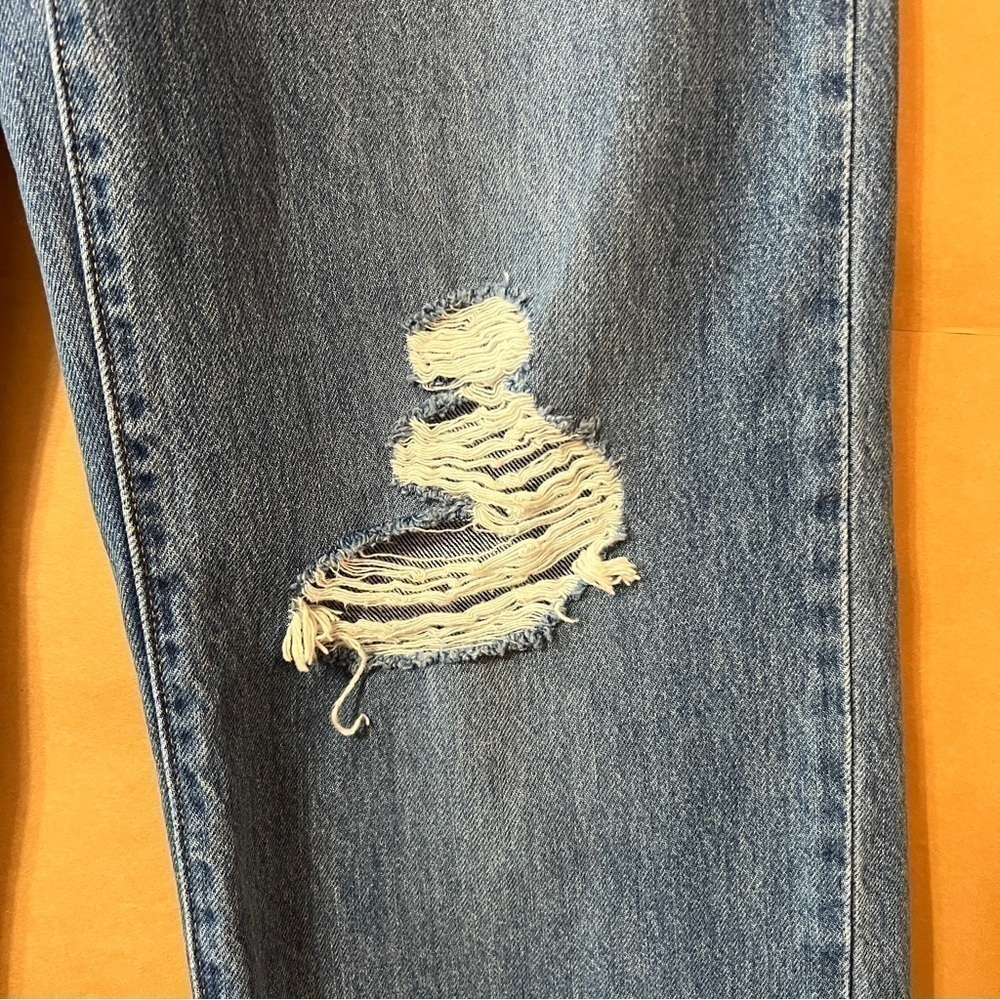 Levi's | High Waisted Straight Leg Jeans Distressed Denim Medium Wash Size 26 - Picture 6 of 13